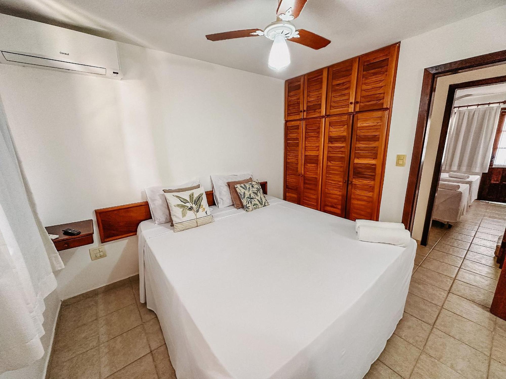 Holiday home Taperapua Beachfront Suites: Axe Moi's Private Bbq & Pool Retreat *